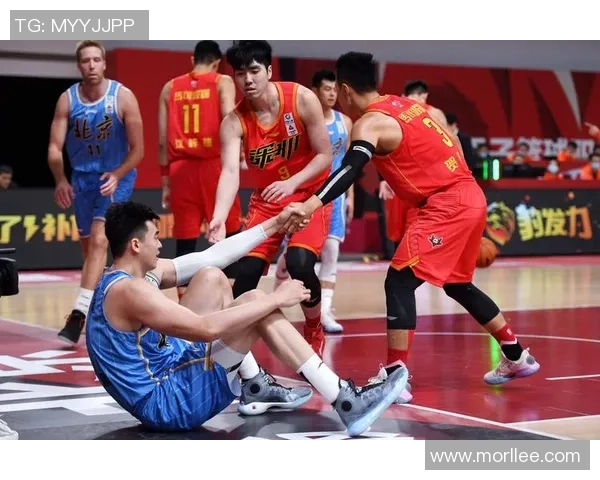 深圳篮球队的比赛节奏分析与战术特点探讨 深圳篮球队的比赛节奏分析与战术特点探讨